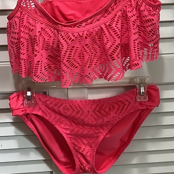 Becca Pink Crochet Bikini, size medium - Picture 4 of 12
